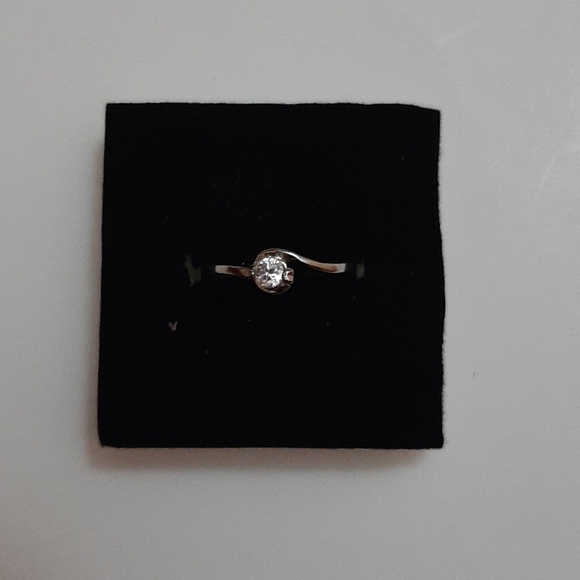 Size 7 ring - Picture 3 of 3